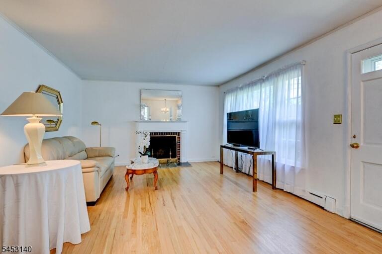 Property listing MLS 4050231 photo 8