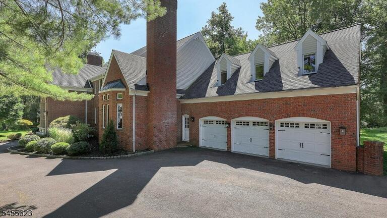 Property listing MLS 4050238 photo 3