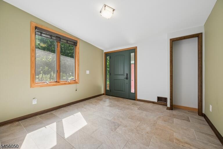 Property listing MLS 4050251 photo 29
