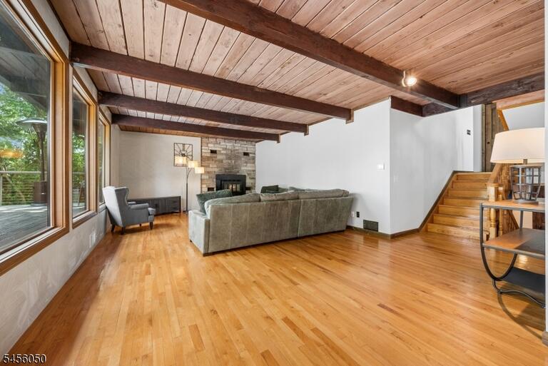 Property listing MLS 4050251 photo 9