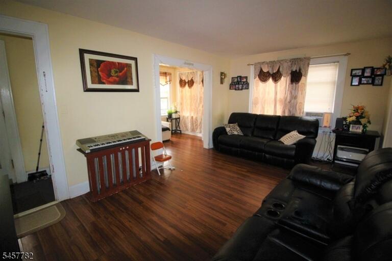 Property listing MLS 4050262 photo 3