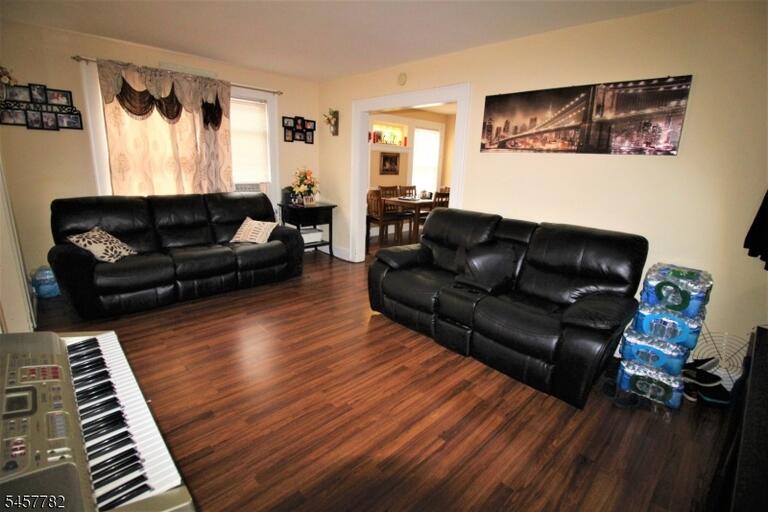 Property listing MLS 4050262 photo 4