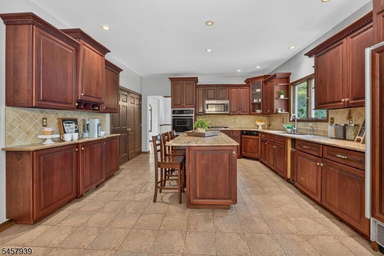 Property listing MLS 4050264 photo 16