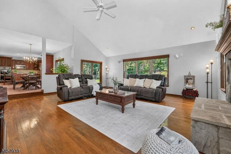 Property listing MLS 4050264 photo 21