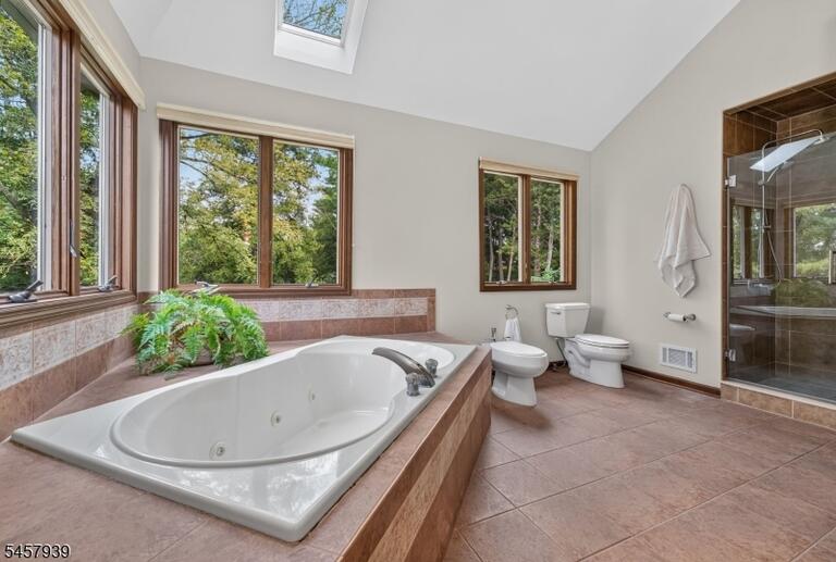 Property listing MLS 4050264 photo 27