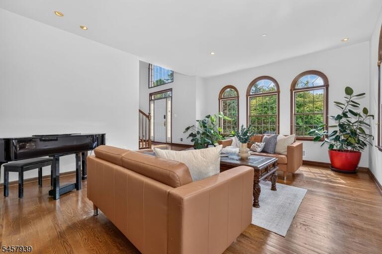 Property listing MLS 4050264 photo 9