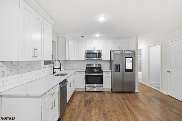 Property listing MLS 4050270 photo 2
