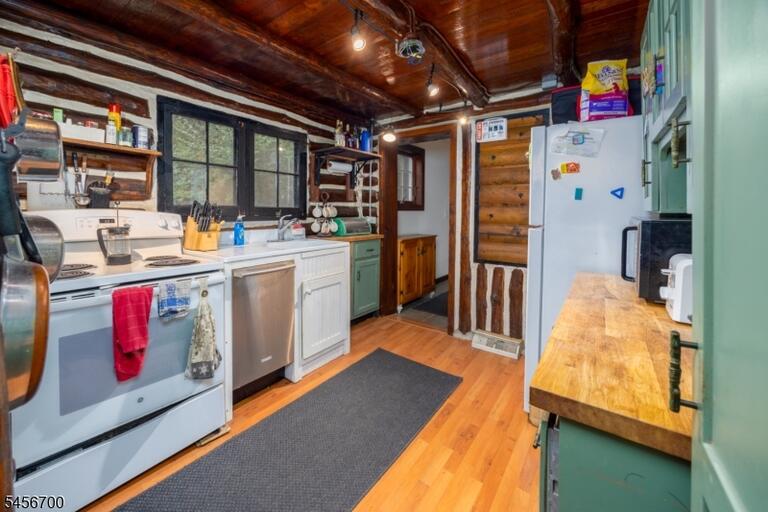 Property listing MLS 4050278 photo 9