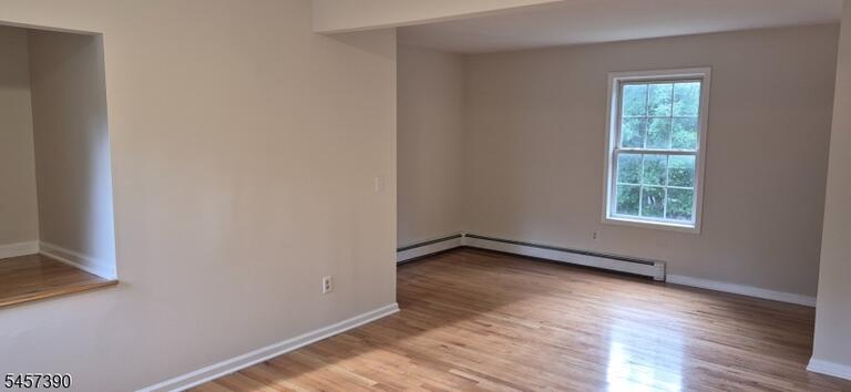 Property listing MLS 4050280 photo 4