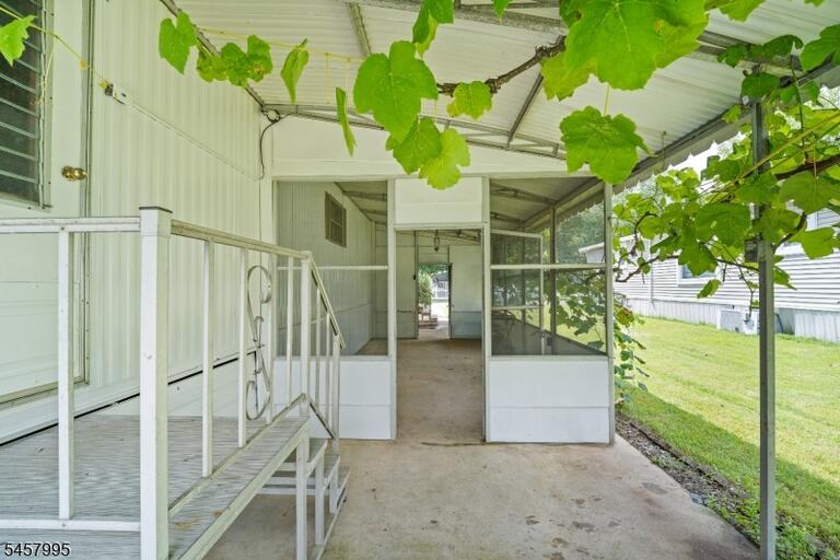 Property listing MLS 4050290 photo 16