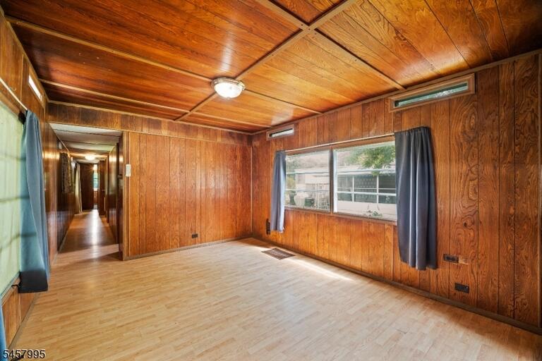 Property listing MLS 4050290 photo 9