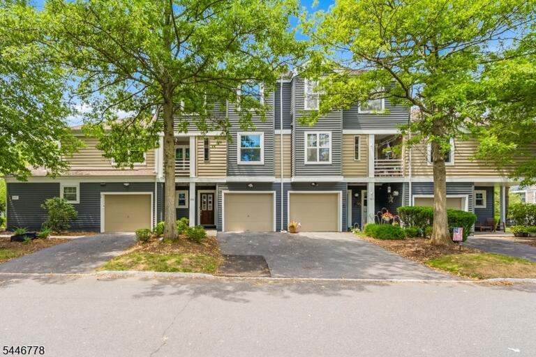 Property listing MLS 4050293 photo 1
