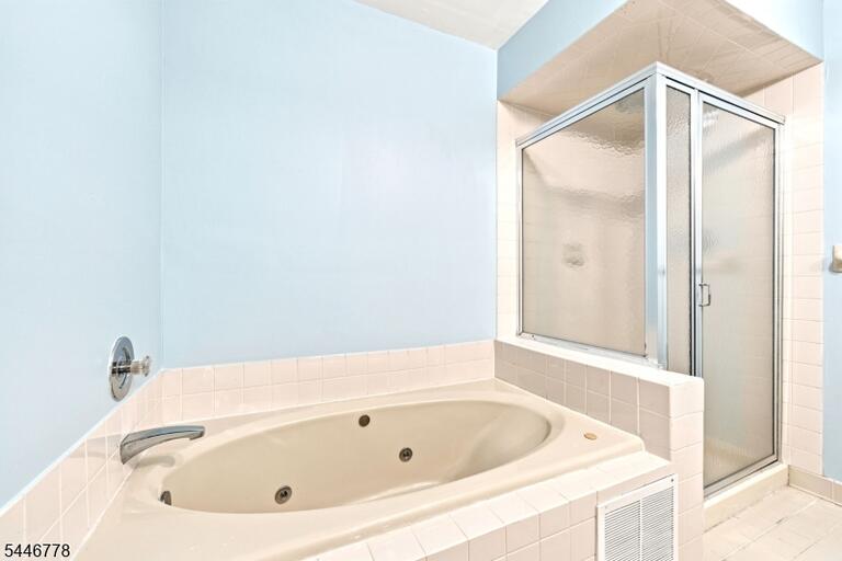 Property listing MLS 4050293 photo 37