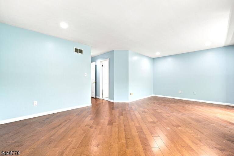 Property listing MLS 4050293 photo 39
