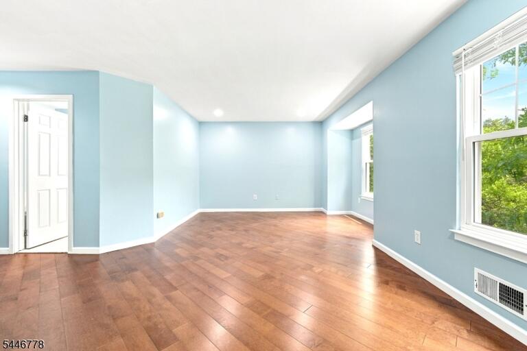 Property listing MLS 4050293 photo 40