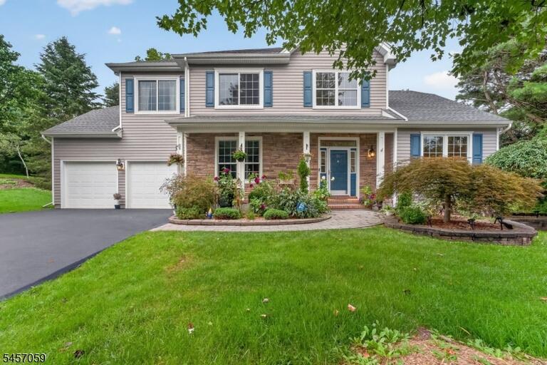 Property listing MLS 4050296 photo 2