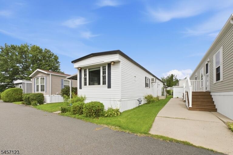 Property listing MLS 4050305 photo 2