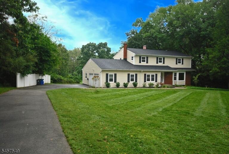 Property listing MLS 4050307 photo 1