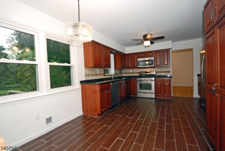 Property listing MLS 4050307 photo 12