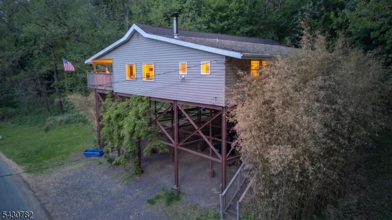Property listing MLS 4050308 photo 2