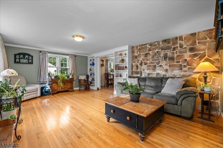 Property listing MLS 4050334 photo 5