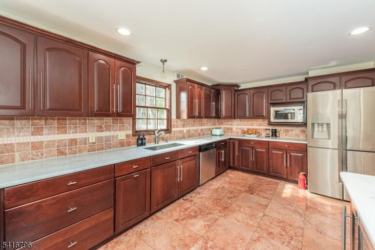 Property listing MLS 4050349 photo 10