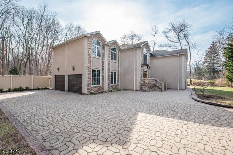 Property listing MLS 4050349 photo 2