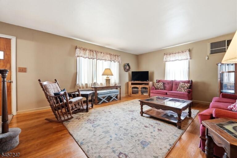 Property listing MLS 4050357 photo 2