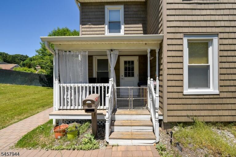 Property listing MLS 4050360 photo 1