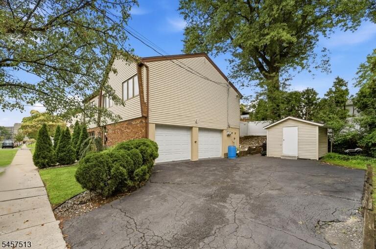 Property listing MLS 4050378 photo 2